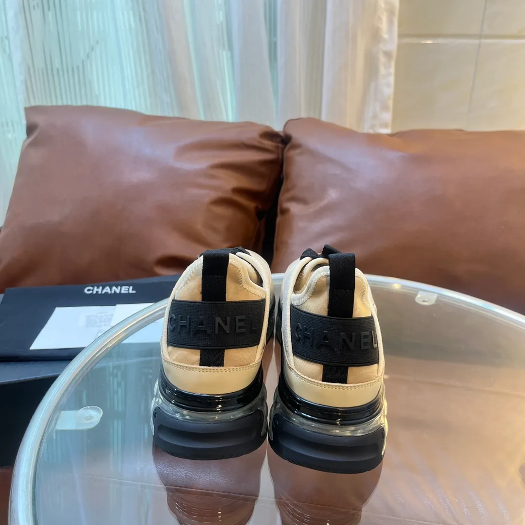 👟👟Ex-factory price 600👟👟 [Long-term supply of high-end versions] ⚠️Note: This model has many colors and the market has a complete range of colors. Welcome to consult ~ chanel Chanel Xiaoxiang casual sports shoes for couples and dad shoes for couples. The original version of the counter is 1:1, each color is accurately matched, and the internal standard is coded. ❣️Fabric material: original imported cow down + imported fabric, ❣️Inner material: imported breathable velvet, ❣️Outsole material: Original 1:1 mold opening, 3 layers of TPU ❣️Number of sizes: Women's 35-42 Men's 39-46 (Men's ➕10) Couple's version (with full set of high-end packaging)